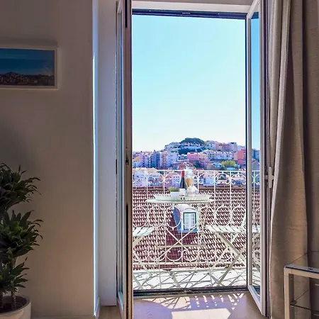 You Hub With Stunning View Over Rooftops Apartment *